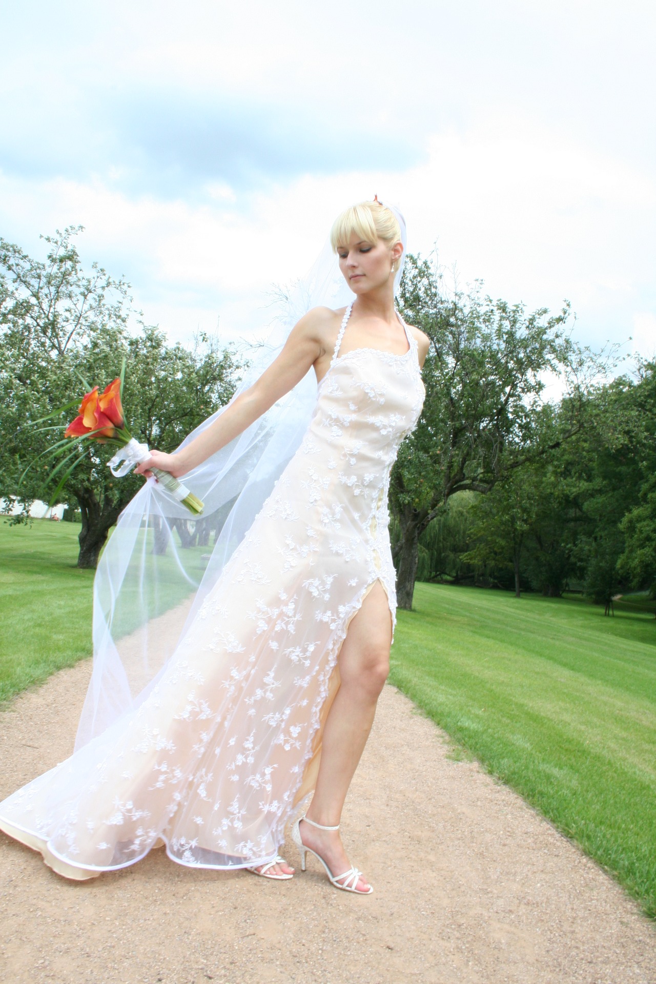 svatební šaty orginální