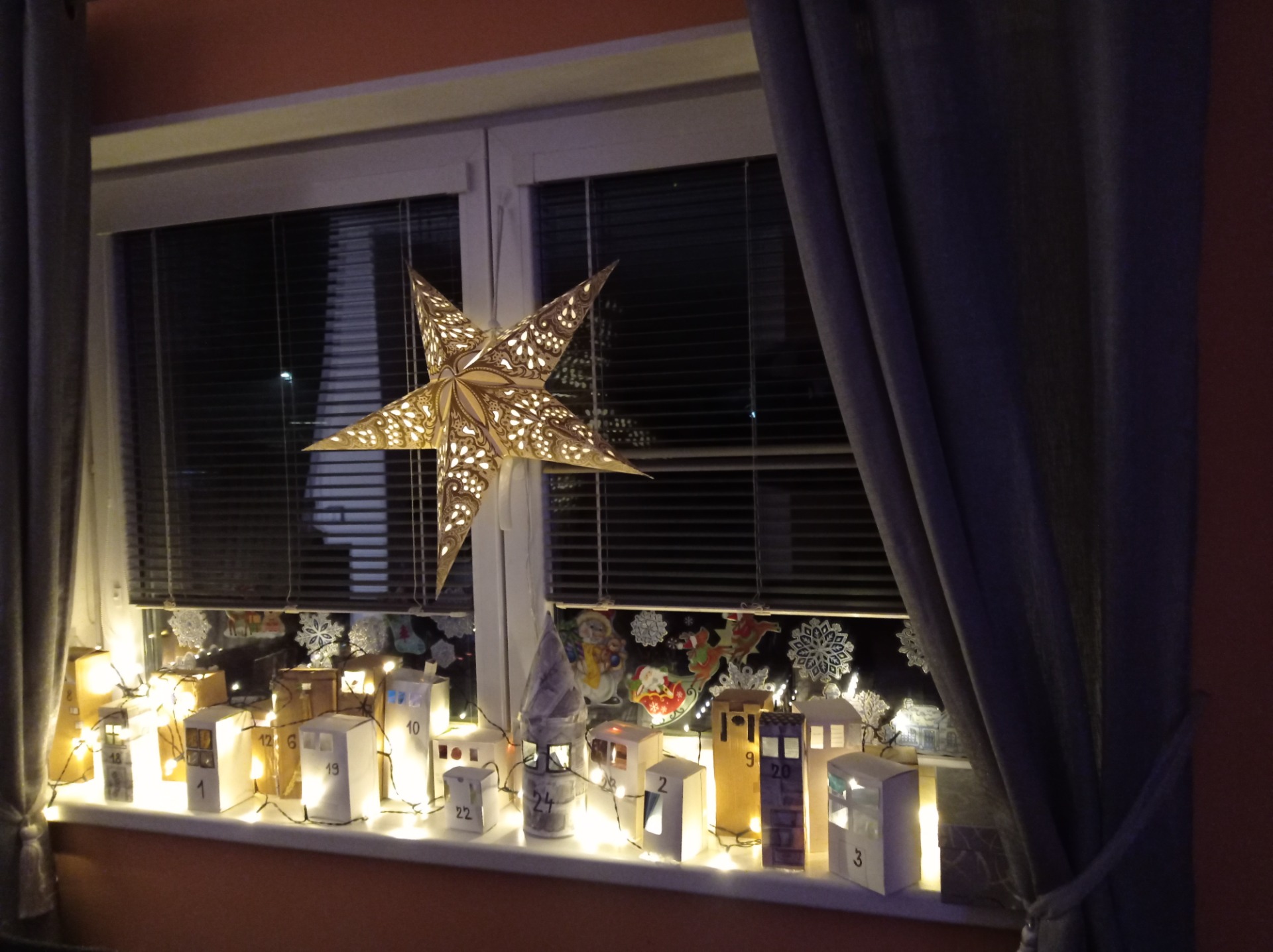 Z různých krabiček a obalů, adventní kalendář pro děti